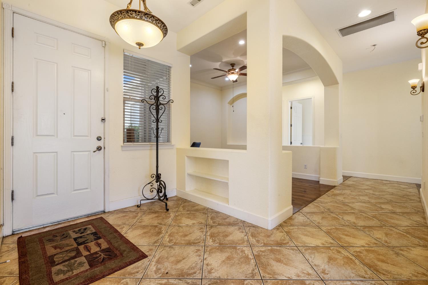Detail Gallery Image 3 of 28 For 3501 Valley Oak Dr, Ceres,  CA 95307 - 4 Beds | 2/1 Baths