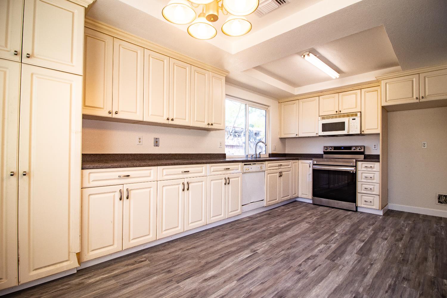 Detail Gallery Image 39 of 49 For 4300 Armadale Way, Sacramento,  CA 95823 - 3 Beds | 2 Baths