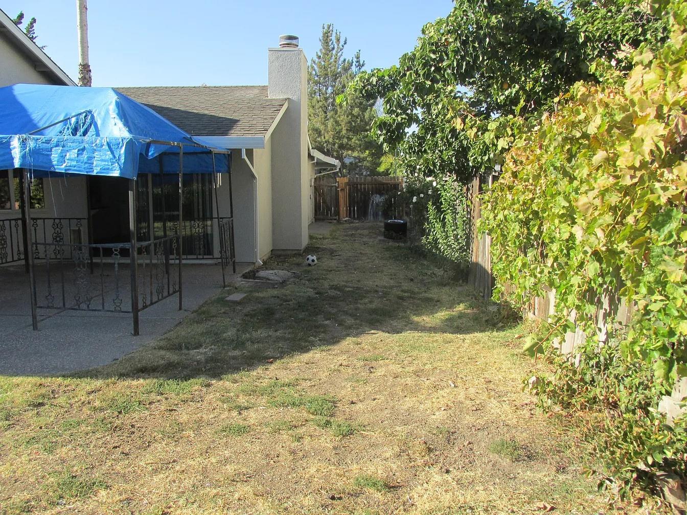 Detail Gallery Image 42 of 46 For 4370 Armadale Way, Sacramento,  CA 95823 - 3 Beds | 2 Baths