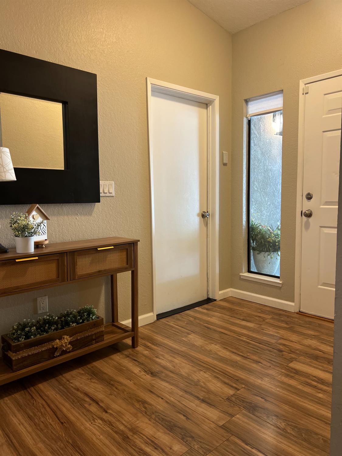 Detail Gallery Image 4 of 22 For 929 Inez, Modesto,  CA 95351 - 2 Beds | 2 Baths