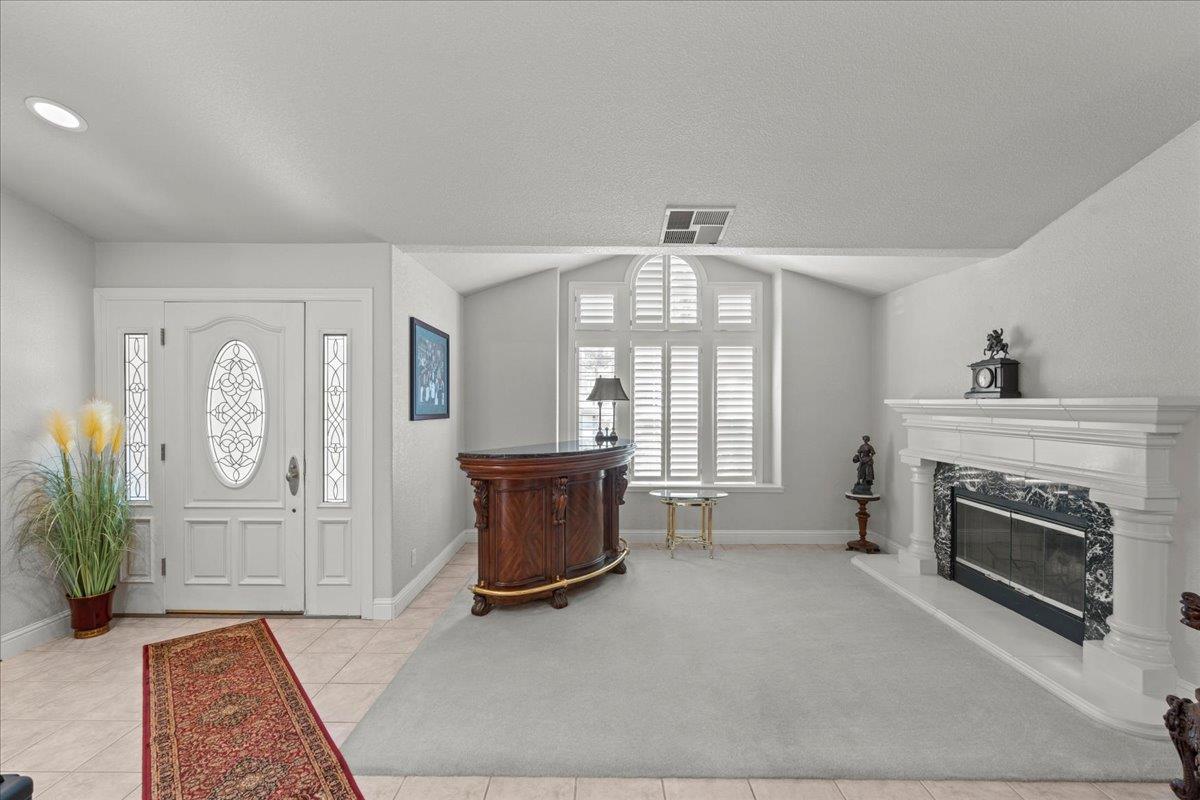Detail Gallery Image 5 of 52 For 408 Montrose Ct, Modesto,  CA 95355 - 3 Beds | 3/1 Baths