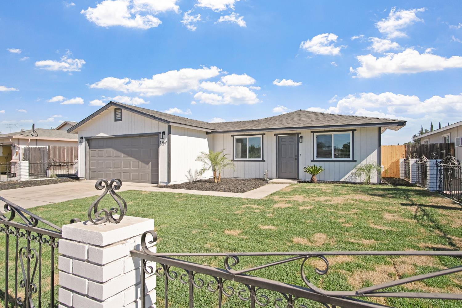 Detail Gallery Image 4 of 28 For 1757 Hickory Ave, Livingston,  CA 95334 - 4 Beds | 2 Baths