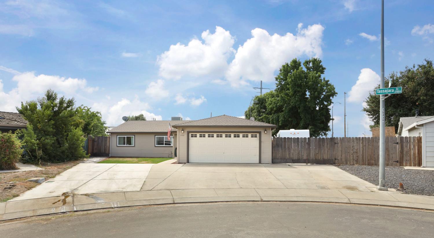 Detail Gallery Image 2 of 46 For 2700 Tassajara Dr, Modesto,  CA 95358 - 3 Beds | 2 Baths