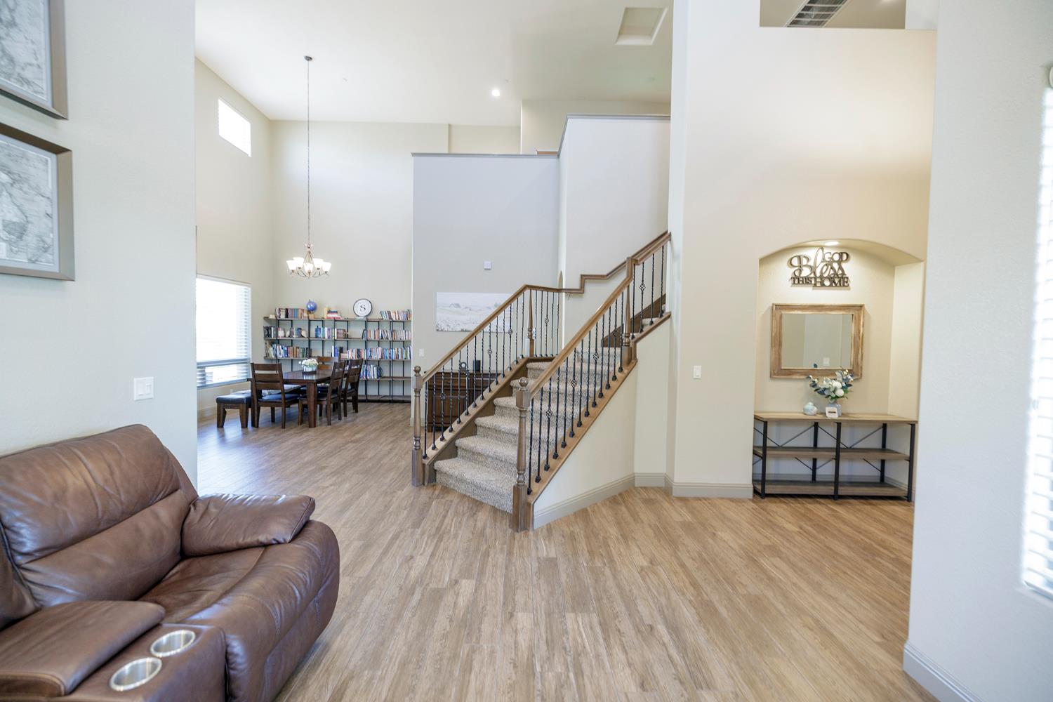 Detail Gallery Image 8 of 48 For 8725 Venetian Ter, Hilmar,  CA 95324 - 5 Beds | 3 Baths