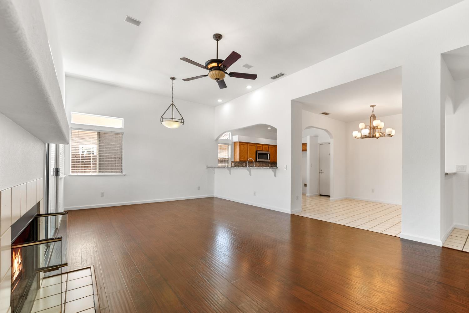 Detail Gallery Image 5 of 28 For 1929 Providence Way, Lodi,  CA 95242 - 4 Beds | 2 Baths