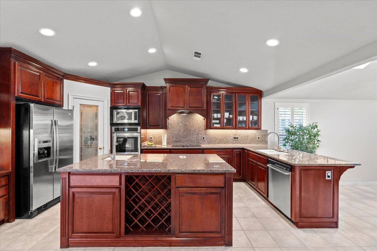 Detail Gallery Image 12 of 52 For 408 Montrose Ct, Modesto,  CA 95355 - 3 Beds | 3/1 Baths