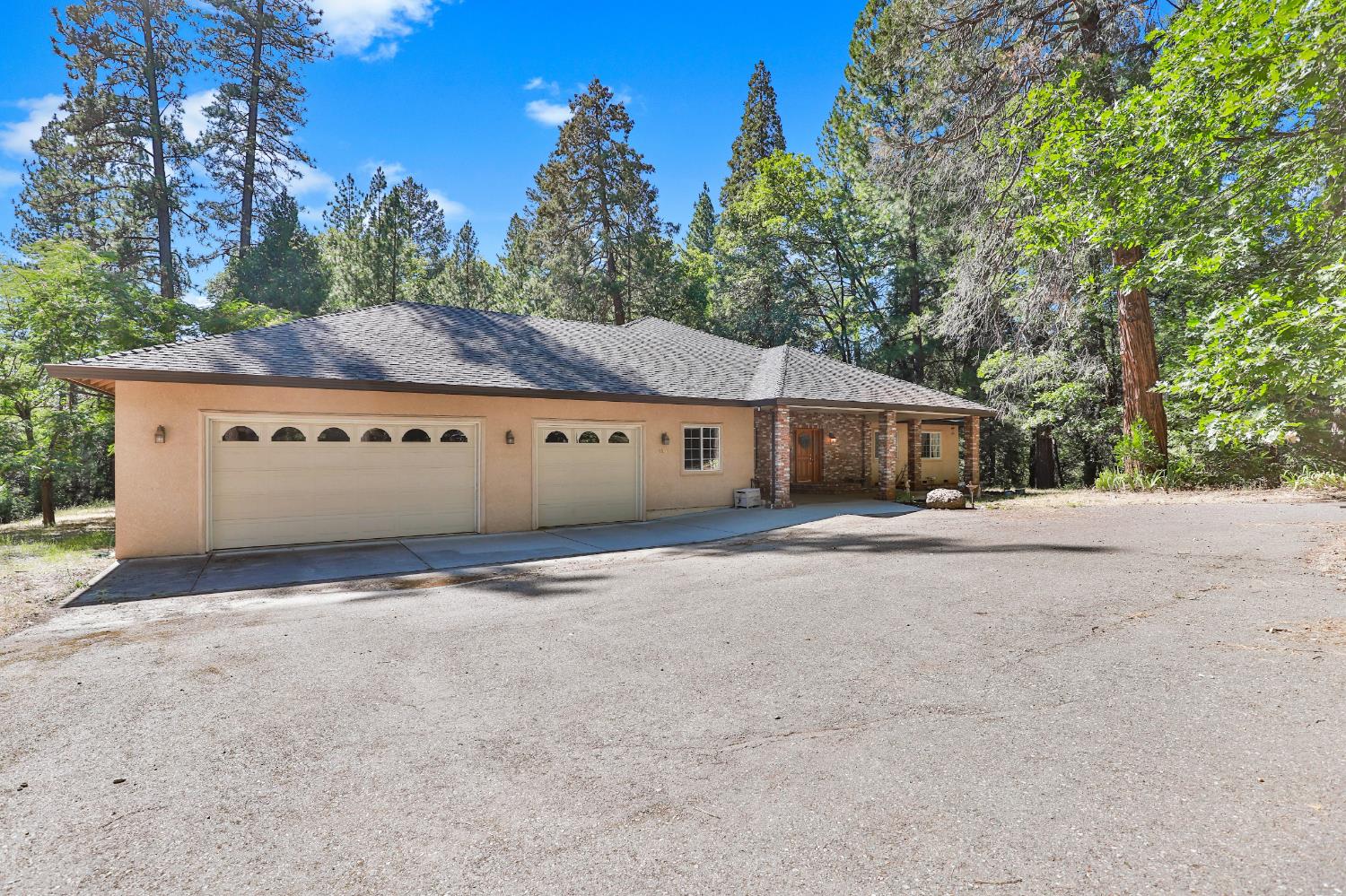 Detail Gallery Image 2 of 38 For 4351 Puerta Del Sol, Camino,  CA 95709 - 3 Beds | 2/1 Baths