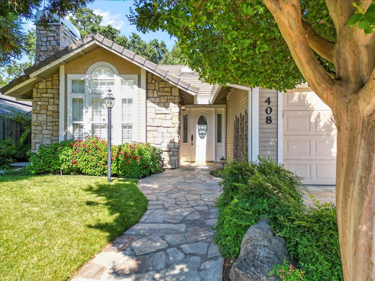 Detail Gallery Image 4 of 52 For 408 Montrose Ct, Modesto,  CA 95355 - 3 Beds | 3/1 Baths
