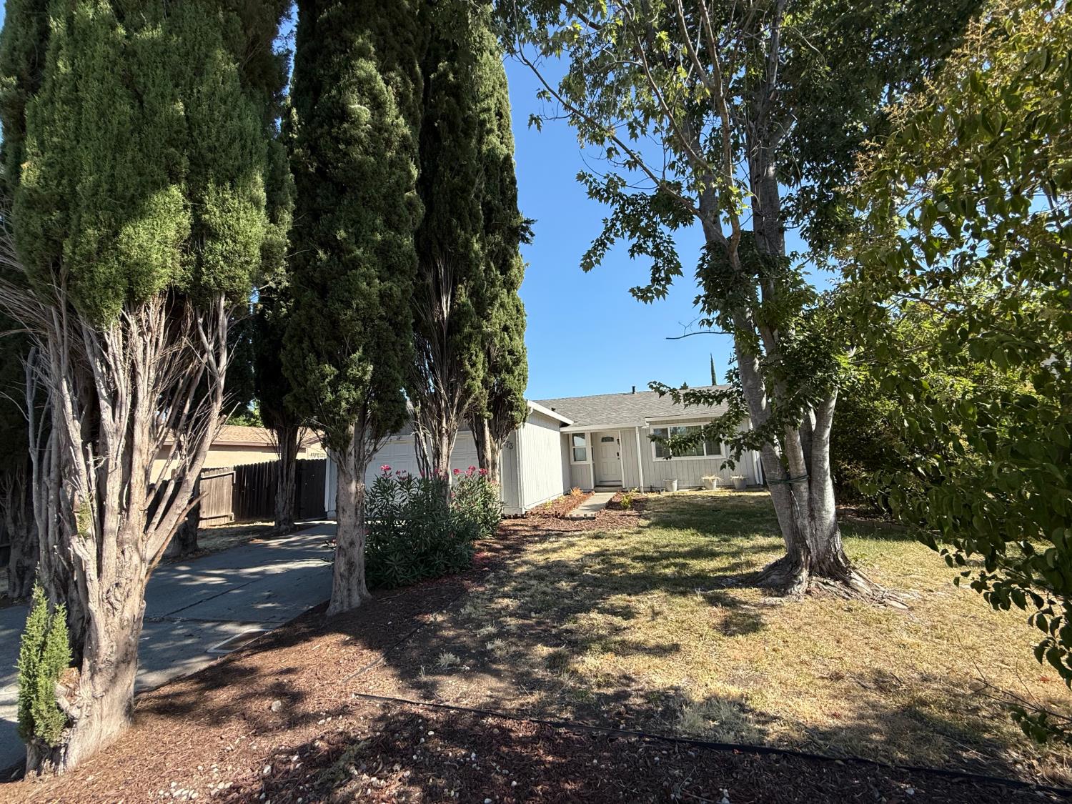 Detail Gallery Image 3 of 28 For 173 Bell Ave, Sacramento,  CA 95838 - 3 Beds | 2 Baths