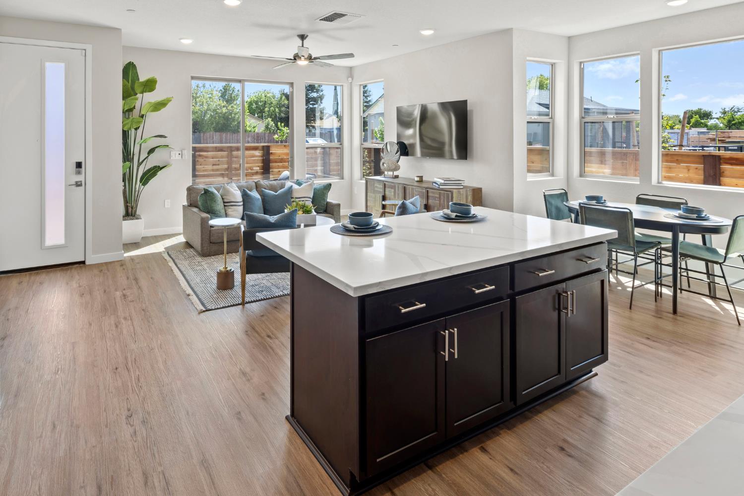 Detail Gallery Image 14 of 34 For 2037 Odin Walk, Sacramento,  CA 95835 - 3 Beds | 2/1 Baths