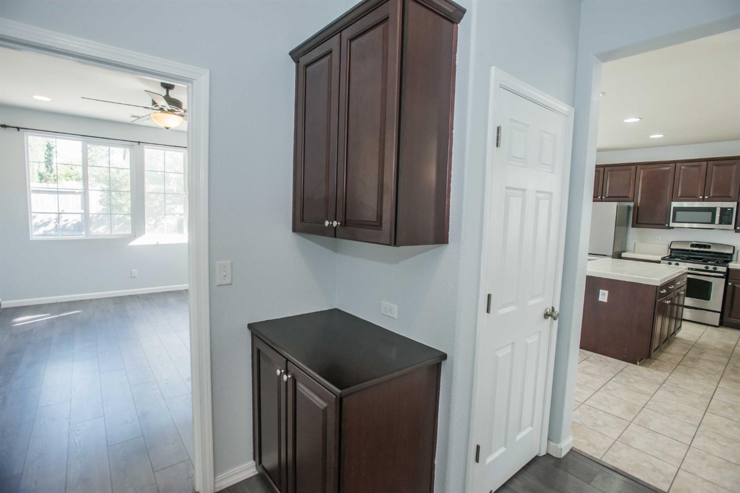 Detail Gallery Image 21 of 47 For 9916 Bluefin Way, Elk Grove,  CA 95757 - 4 Beds | 2 Baths