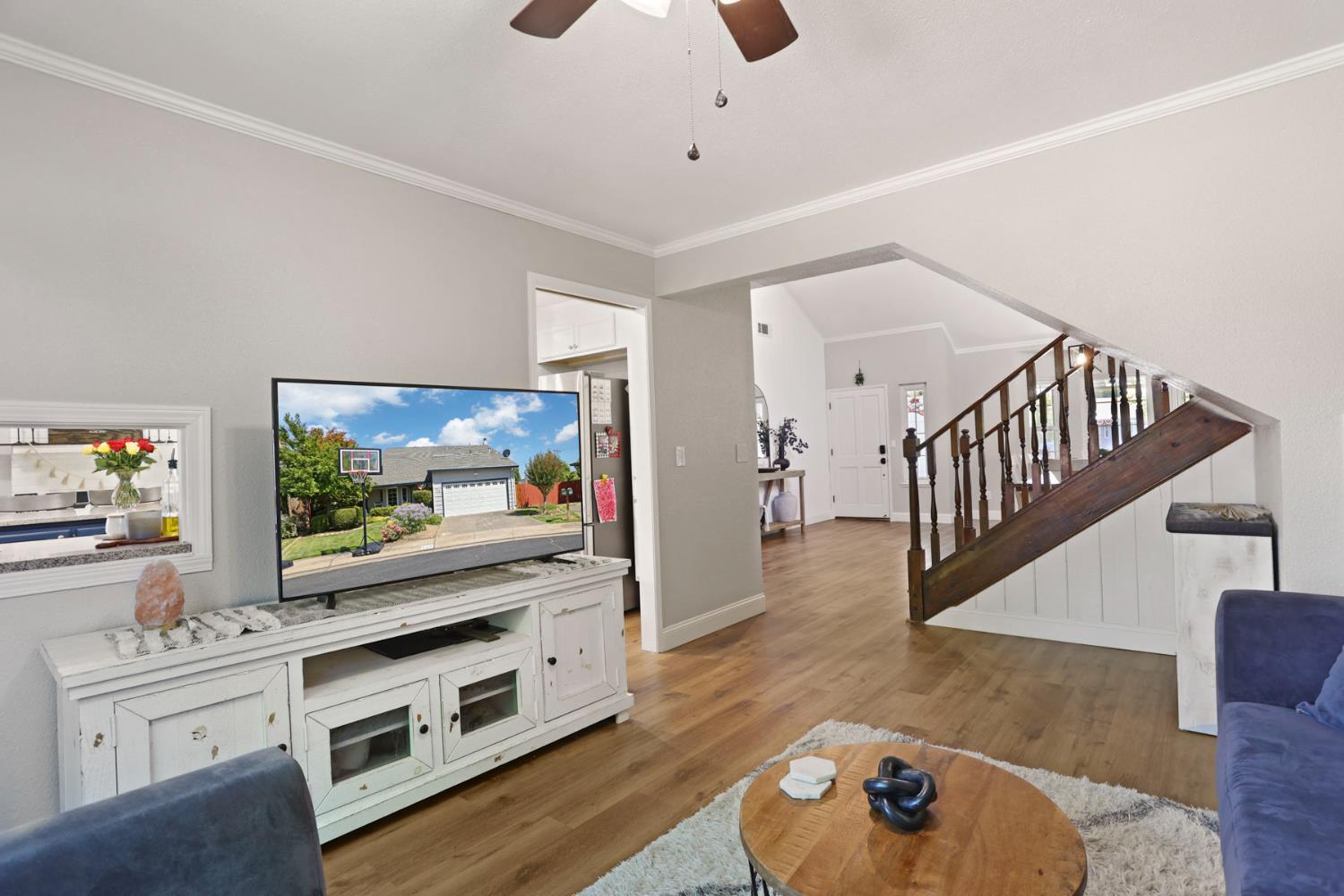 Detail Gallery Image 8 of 40 For 208 Palomar Dr, Lodi,  CA 95242 - 4 Beds | 3 Baths