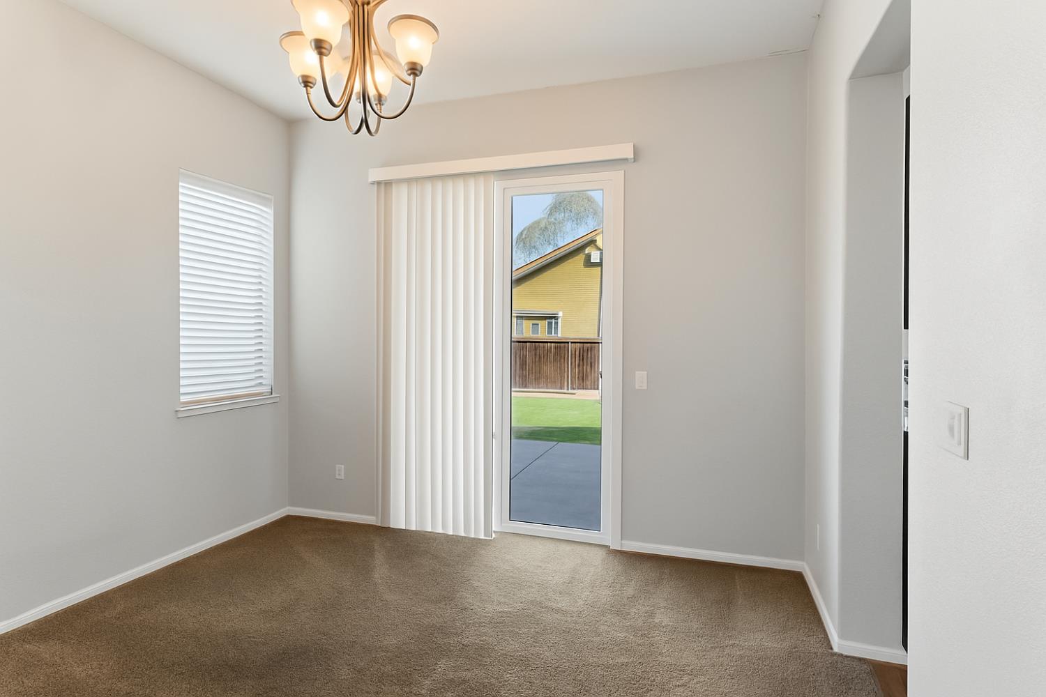 Detail Gallery Image 6 of 29 For 553 Stetson Dr, Oakdale,  CA 95361 - 5 Beds | 3 Baths