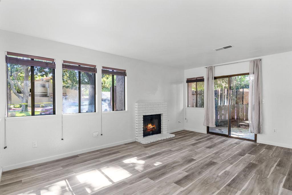 Detail Gallery Image 3 of 33 For 1216 W Roseburg Ave a,  Modesto,  CA 95350 - 3 Beds | 2/1 Baths