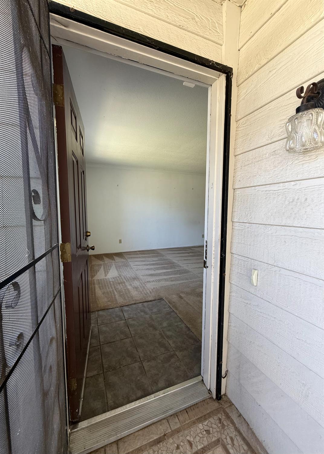Detail Gallery Image 3 of 20 For 1517 Burgundy, Lodi,  CA 95242 - 3 Beds | 2 Baths