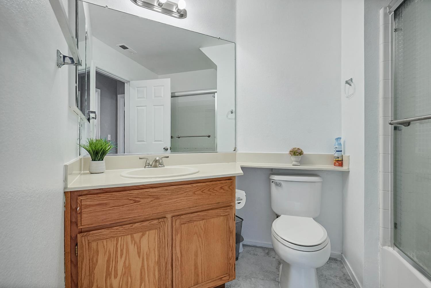 Detail Gallery Image 14 of 23 For 1050 Zion Ct, Tracy,  CA 95376 - 4 Beds | 2/1 Baths