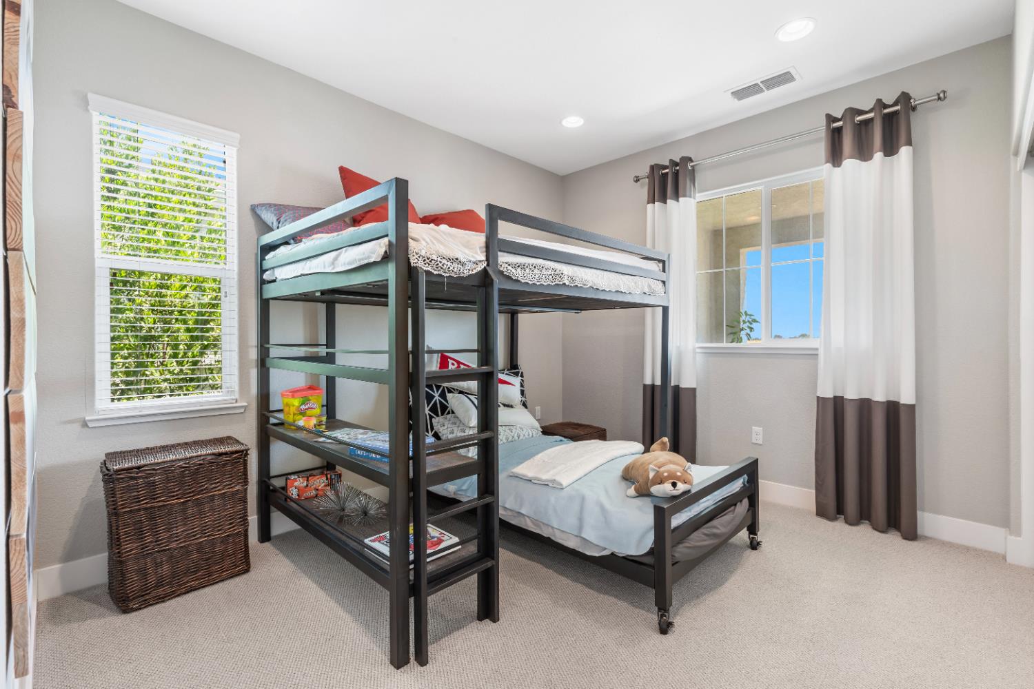 Detail Gallery Image 28 of 58 For 1622 Locksley Dr, Lathrop,  CA 95330 - 4 Beds | 3 Baths