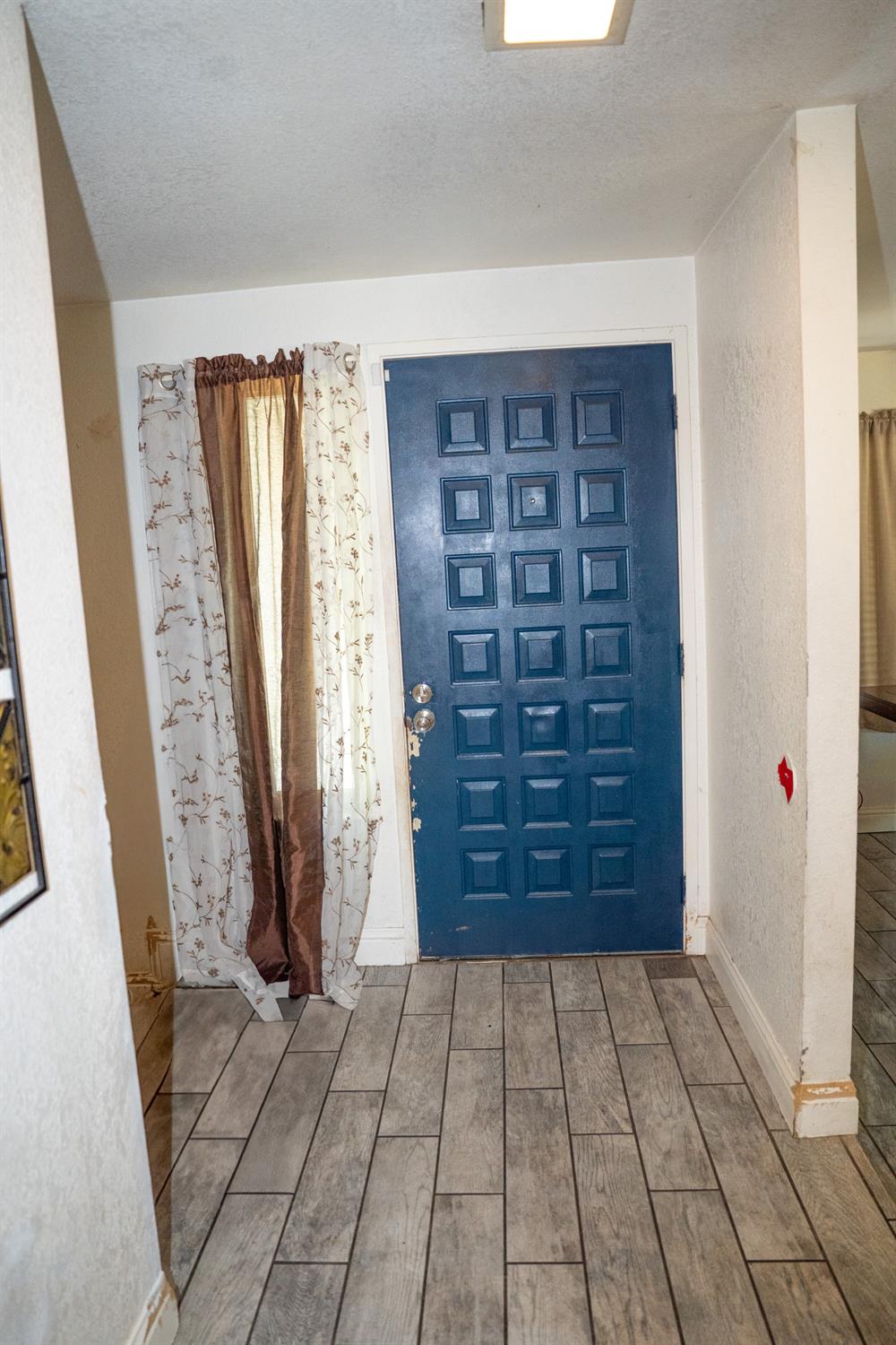 Detail Gallery Image 5 of 46 For 4370 Armadale Way, Sacramento,  CA 95823 - 3 Beds | 2 Baths