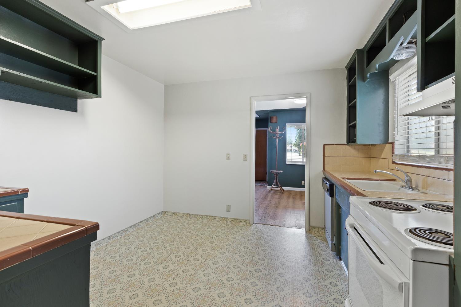 Detail Gallery Image 7 of 29 For 400 W G St, Oakdale,  CA 95361 - 3 Beds | 1 Baths