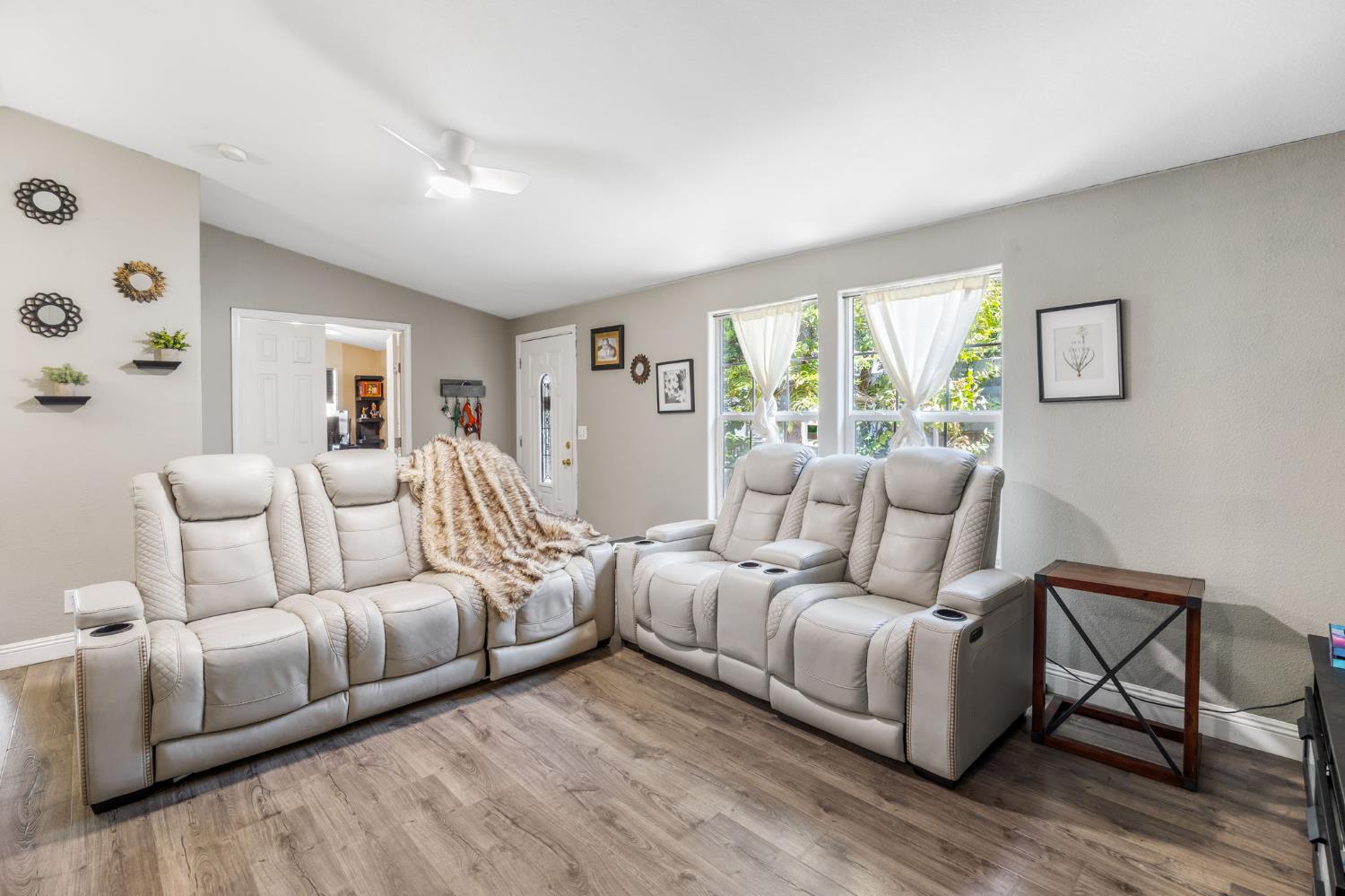 Detail Gallery Image 7 of 47 For 1050 W Capitol Ave 11, West Sacramento,  CA 95691 - 3 Beds | 2 Baths