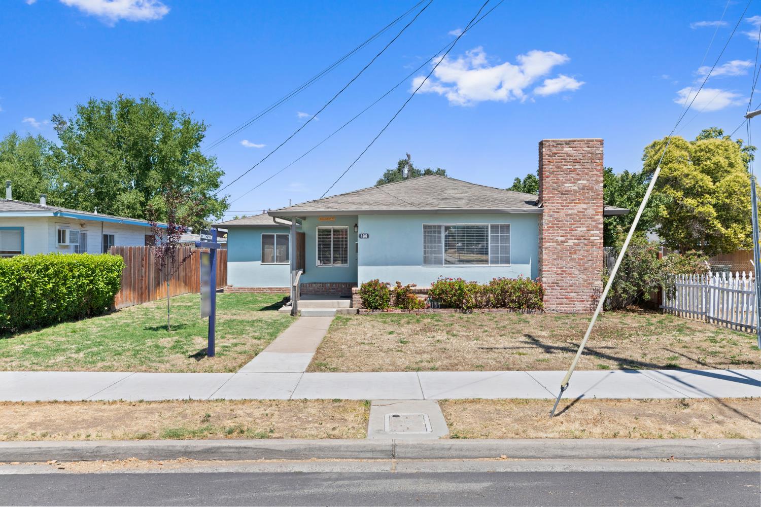 Detail Gallery Image 1 of 29 For 400 W G St, Oakdale,  CA 95361 - 3 Beds | 1 Baths