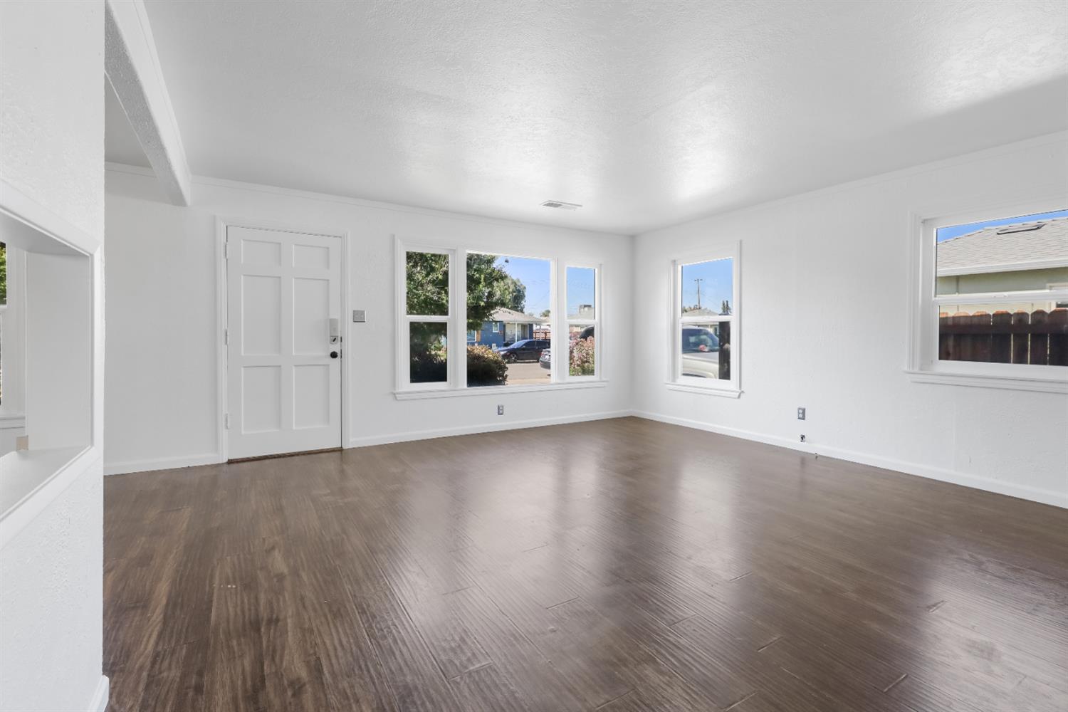 Detail Gallery Image 5 of 29 For 535 Alicante Dr, Lodi,  CA 95240 - 3 Beds | 1 Baths