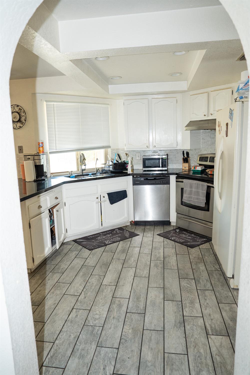 Detail Gallery Image 10 of 46 For 4370 Armadale Way, Sacramento,  CA 95823 - 3 Beds | 2 Baths