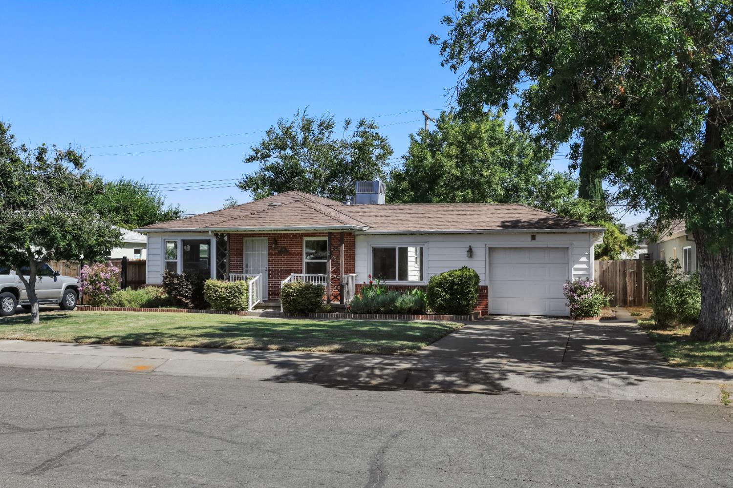 Detail Gallery Image 2 of 29 For 535 Alicante Dr, Lodi,  CA 95240 - 3 Beds | 1 Baths