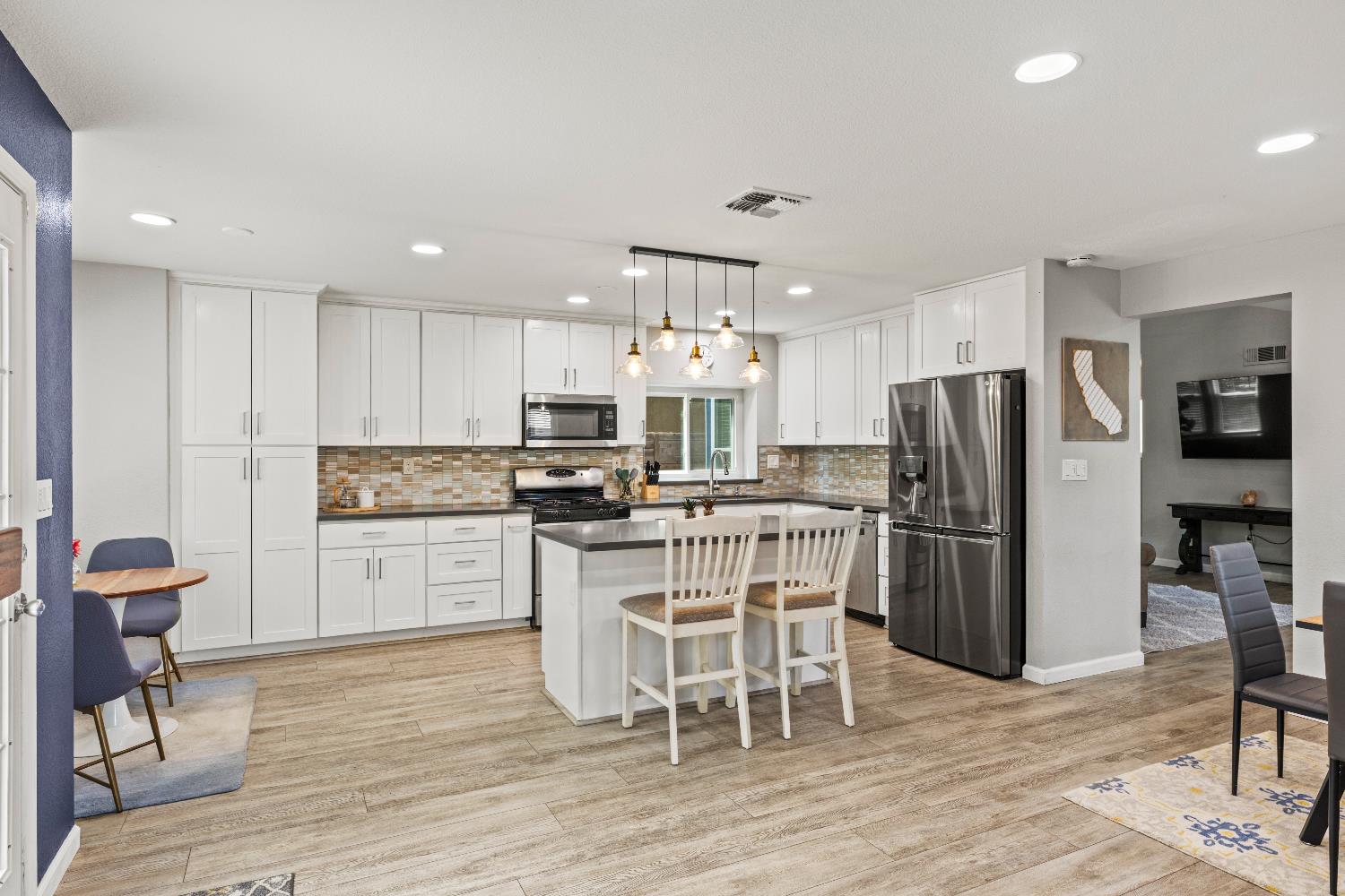 Detail Gallery Image 11 of 40 For 8932 Gemwood Way, Elk Grove,  CA 95758 - 3 Beds | 2/1 Baths