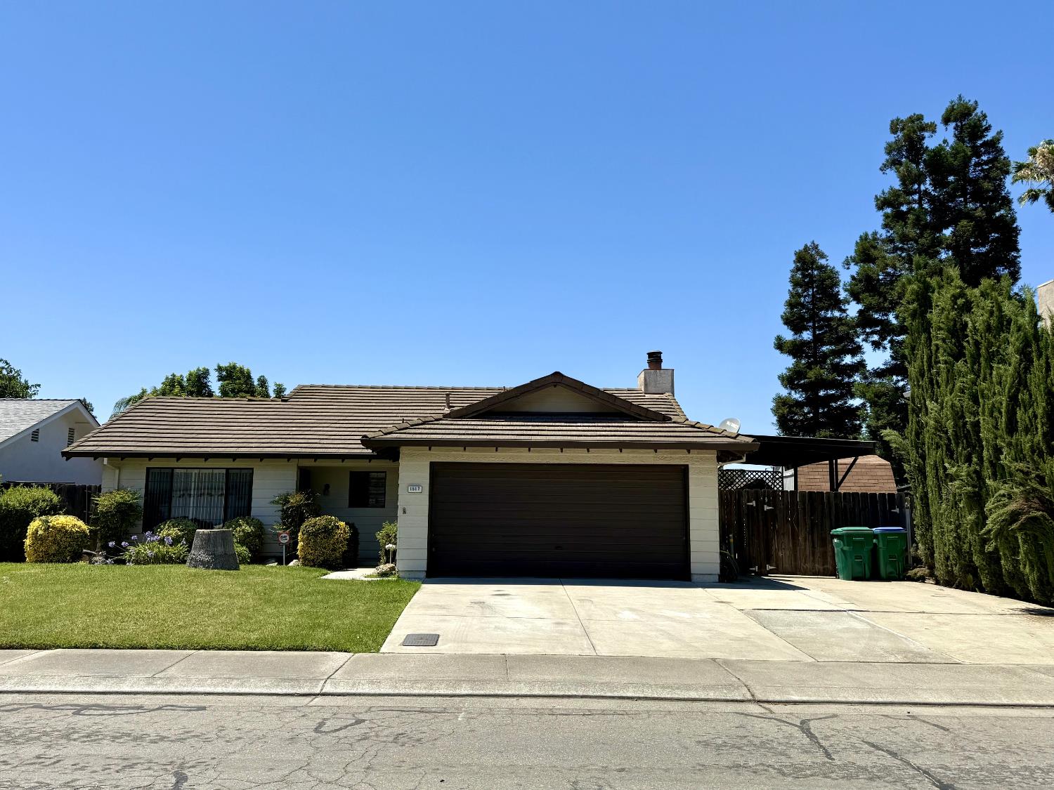 Detail Gallery Image 1 of 20 For 1517 Burgundy, Lodi,  CA 95242 - 3 Beds | 2 Baths