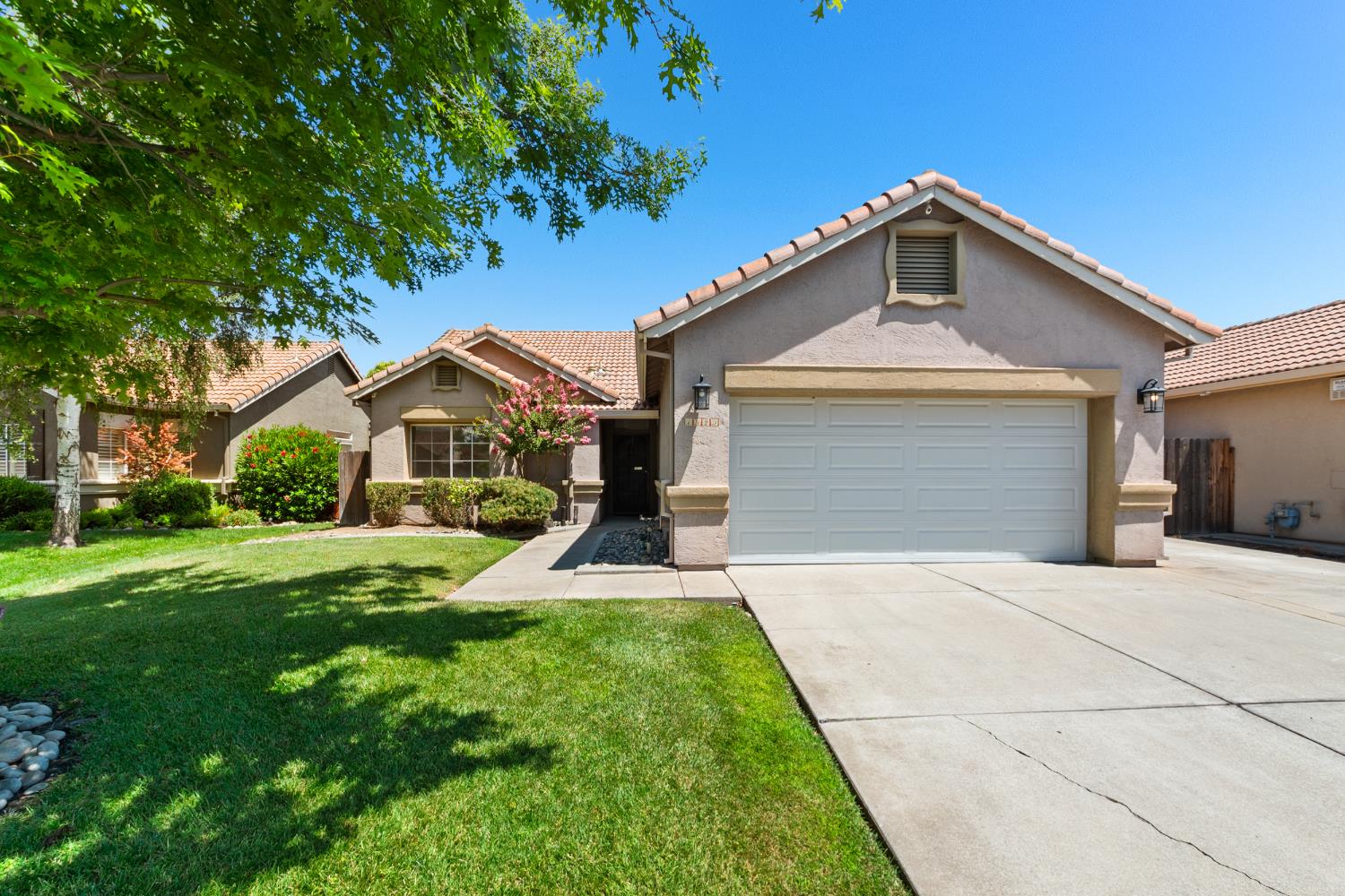 Detail Gallery Image 1 of 28 For 1929 Providence Way, Lodi,  CA 95242 - 4 Beds | 2 Baths