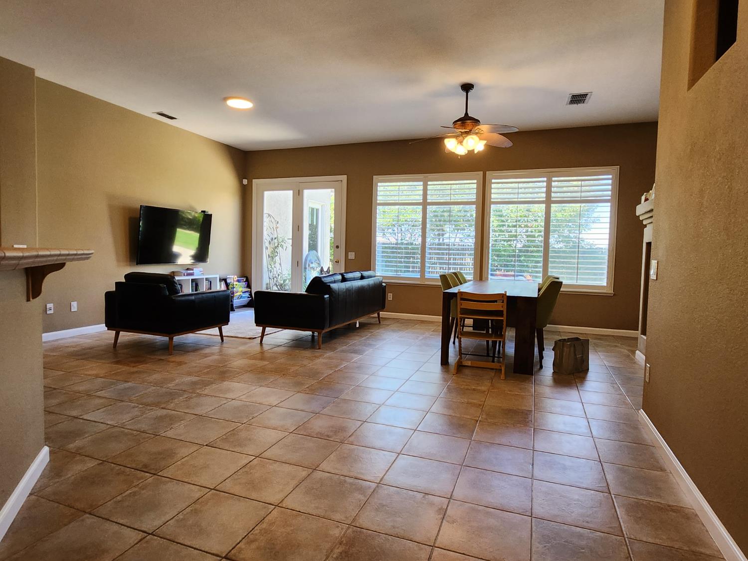 Detail Gallery Image 8 of 19 For 10021 Prairie Dunes Way, Sacramento,  CA 95829 - 4 Beds | 2 Baths