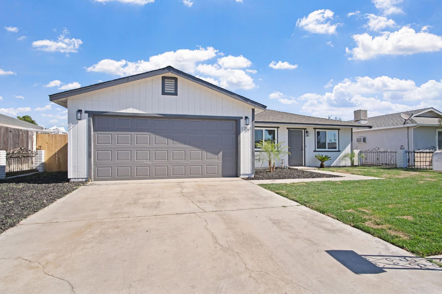 Detail Gallery Image 2 of 28 For 1757 Hickory Ave, Livingston,  CA 95334 - 4 Beds | 2 Baths