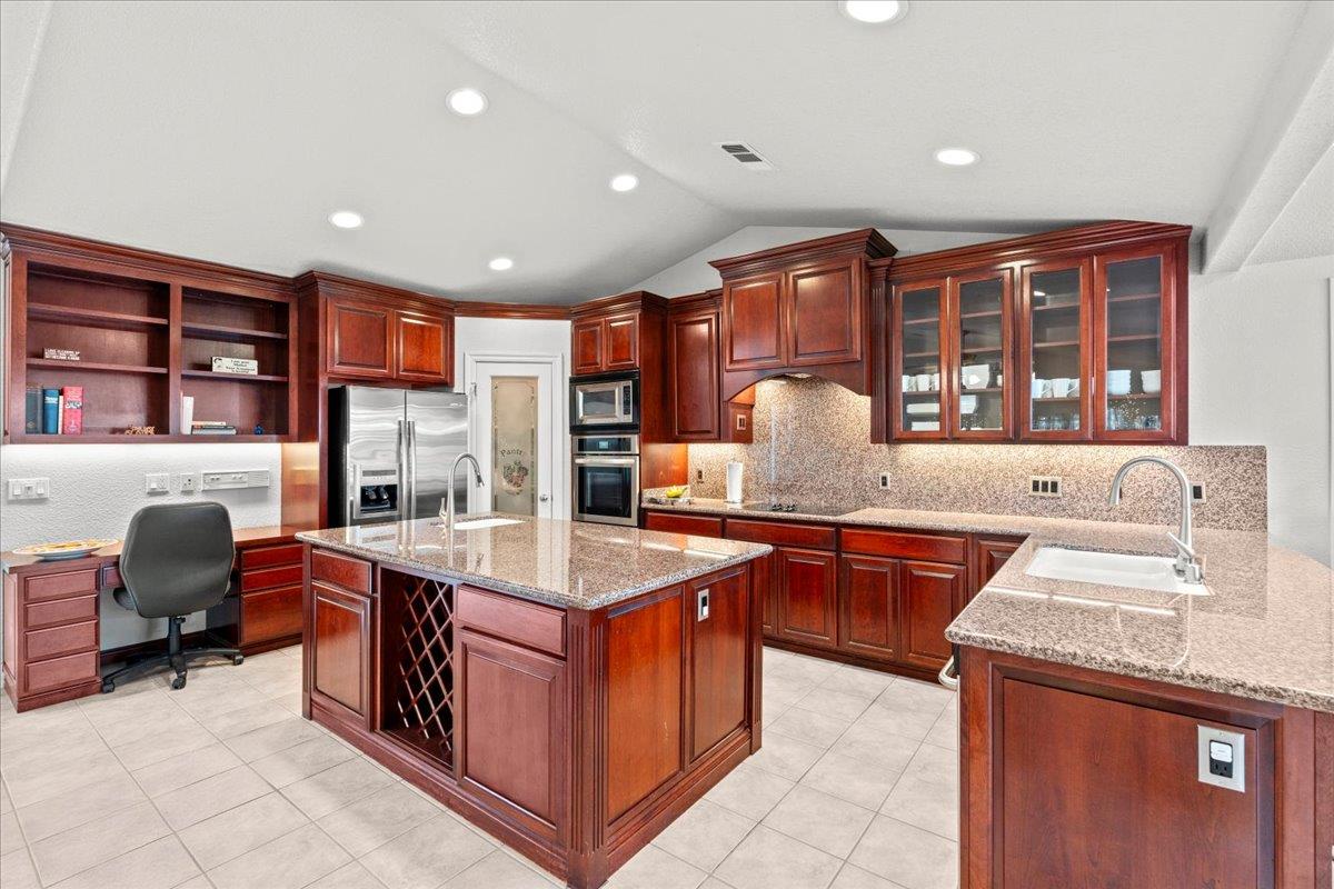 Detail Gallery Image 13 of 52 For 408 Montrose Ct, Modesto,  CA 95355 - 3 Beds | 3/1 Baths