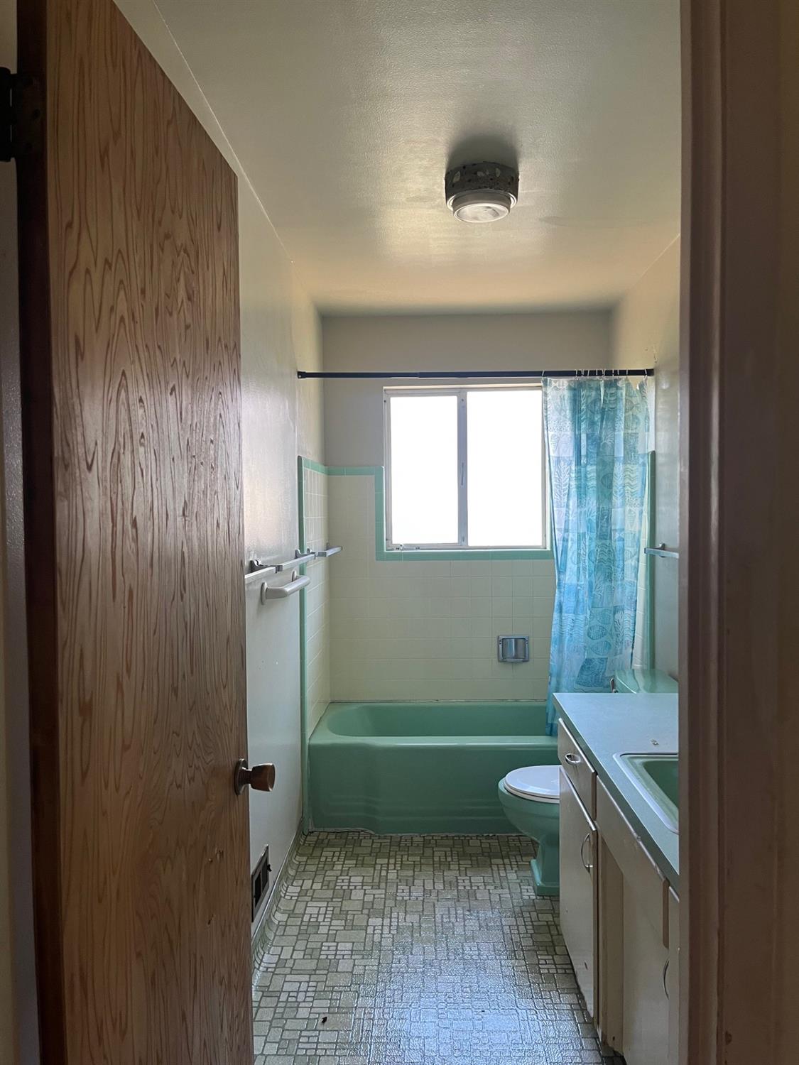 Detail Gallery Image 9 of 9 For 1156 Haverhill St, West Sacramento,  CA 95691 - 3 Beds | 2 Baths