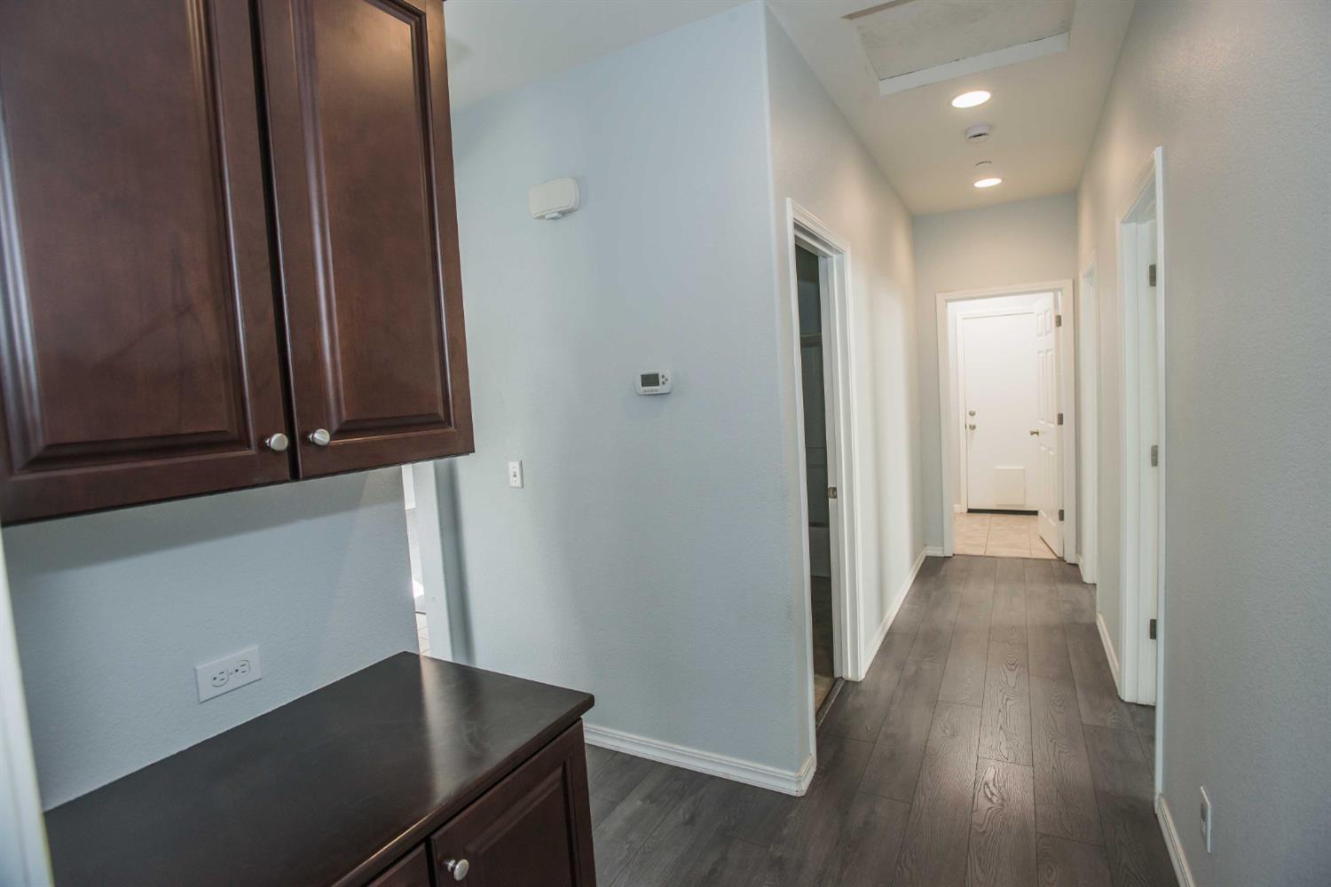 Detail Gallery Image 28 of 47 For 9916 Bluefin Way, Elk Grove,  CA 95757 - 4 Beds | 2 Baths
