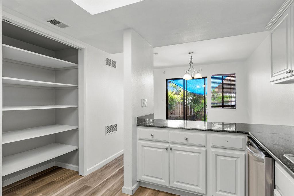 Detail Gallery Image 9 of 33 For 1216 W Roseburg Ave a,  Modesto,  CA 95350 - 3 Beds | 2/1 Baths
