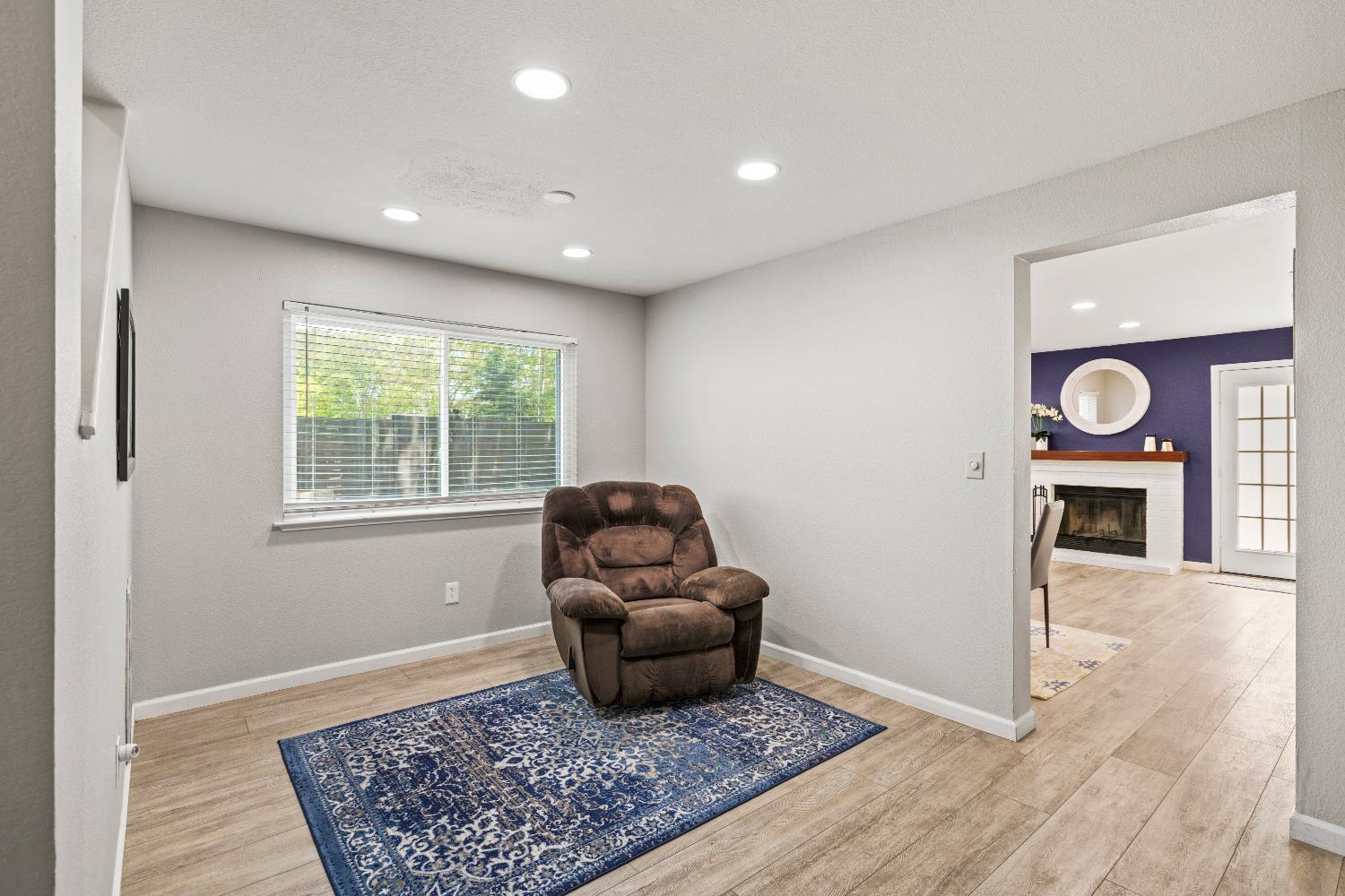 Detail Gallery Image 8 of 40 For 8932 Gemwood Way, Elk Grove,  CA 95758 - 3 Beds | 2/1 Baths
