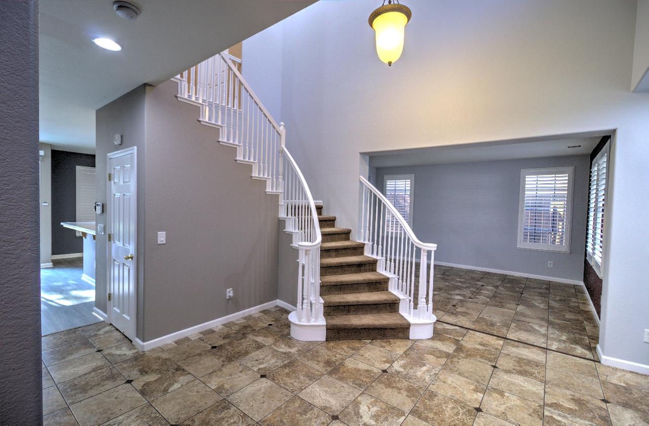 Detail Gallery Image 10 of 54 For 232 Kelley Mist Lane, Tracy,  CA 95377 - 4 Beds | 3 Baths