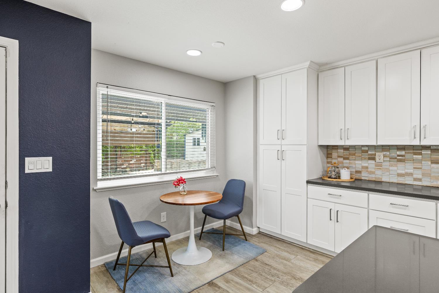Detail Gallery Image 14 of 40 For 8932 Gemwood Way, Elk Grove,  CA 95758 - 3 Beds | 2/1 Baths