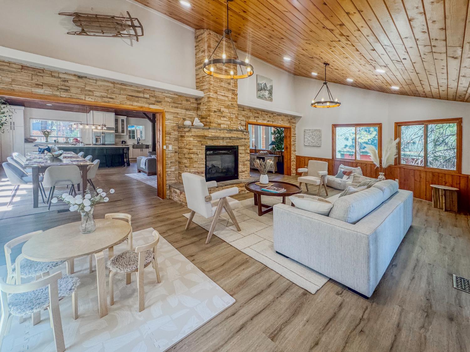 Detail Gallery Image 21 of 93 For 1485 Crystal Air Dr, South Lake Tahoe,  CA 96150 - 6 Beds | 5/1 Baths