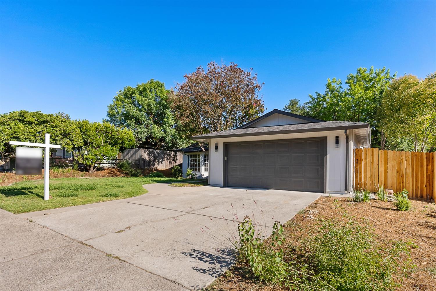 Detail Gallery Image 3 of 50 For 7548 Widgeon Way, Fair Oaks,  CA 95628 - 4 Beds | 2 Baths