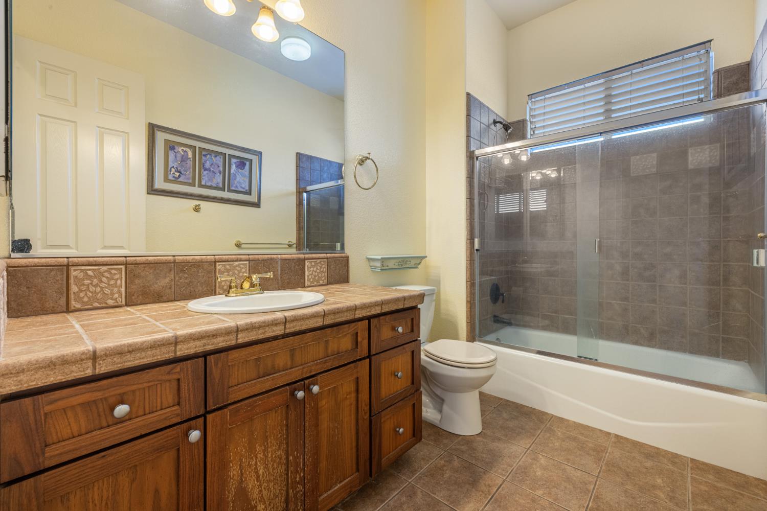 Detail Gallery Image 6 of 28 For 3501 Valley Oak Dr, Ceres,  CA 95307 - 4 Beds | 2/1 Baths