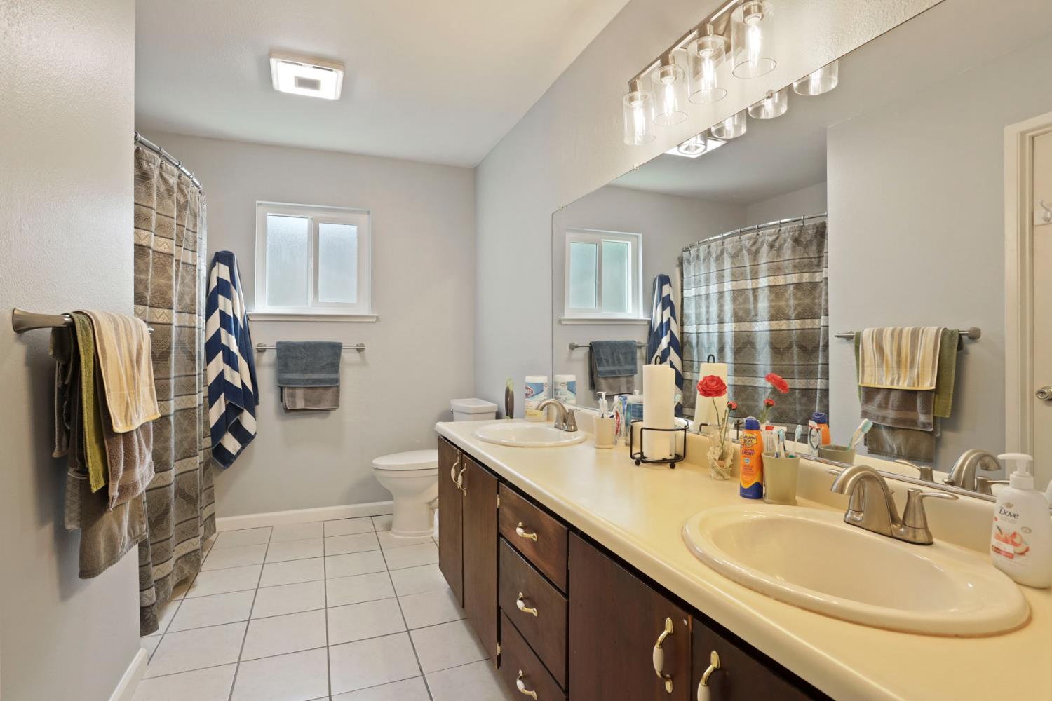 Detail Gallery Image 14 of 46 For 2700 Tassajara Dr, Modesto,  CA 95358 - 3 Beds | 2 Baths