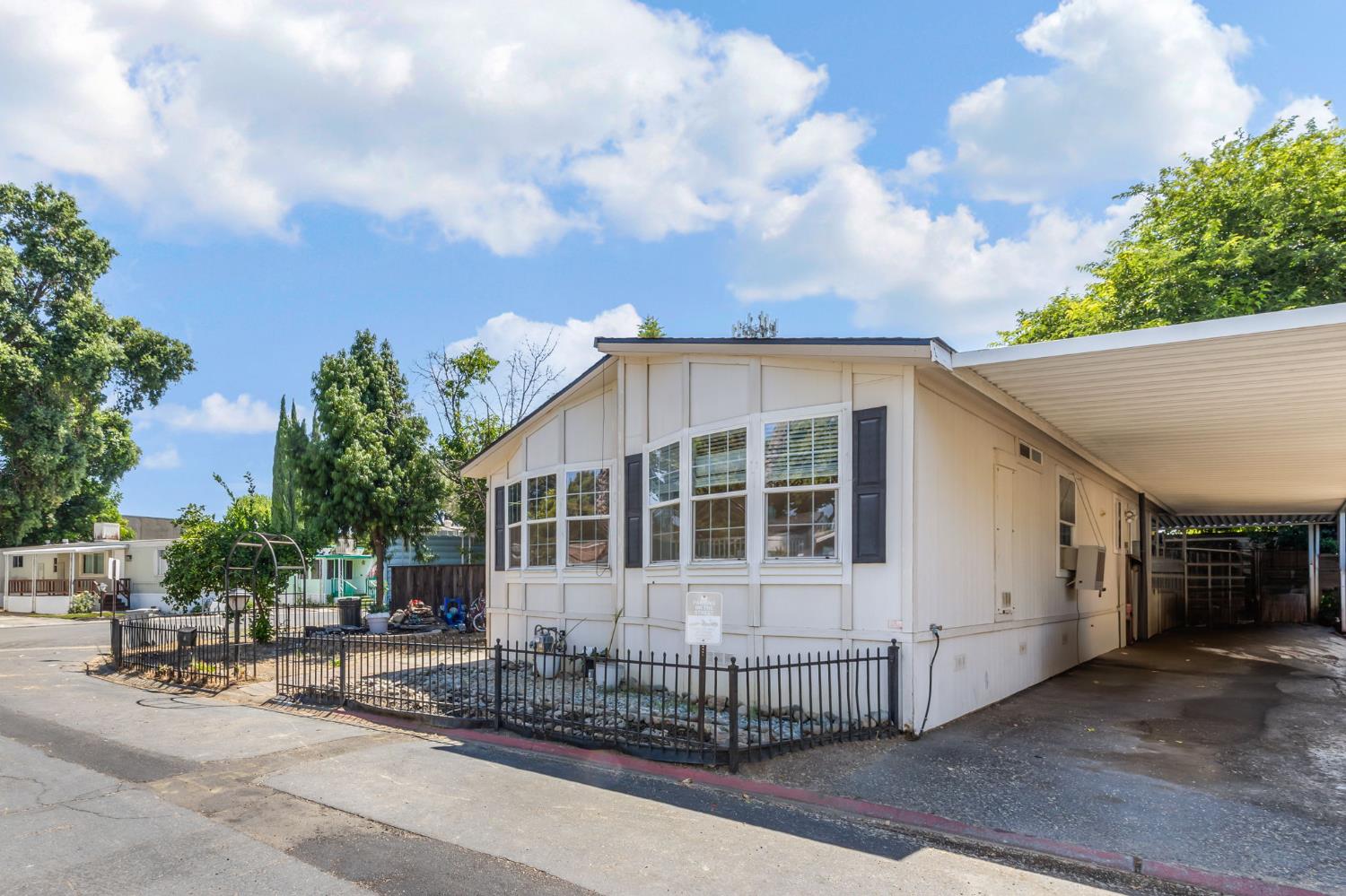 Detail Gallery Image 1 of 47 For 1050 W Capitol Ave 11, West Sacramento,  CA 95691 - 3 Beds | 2 Baths