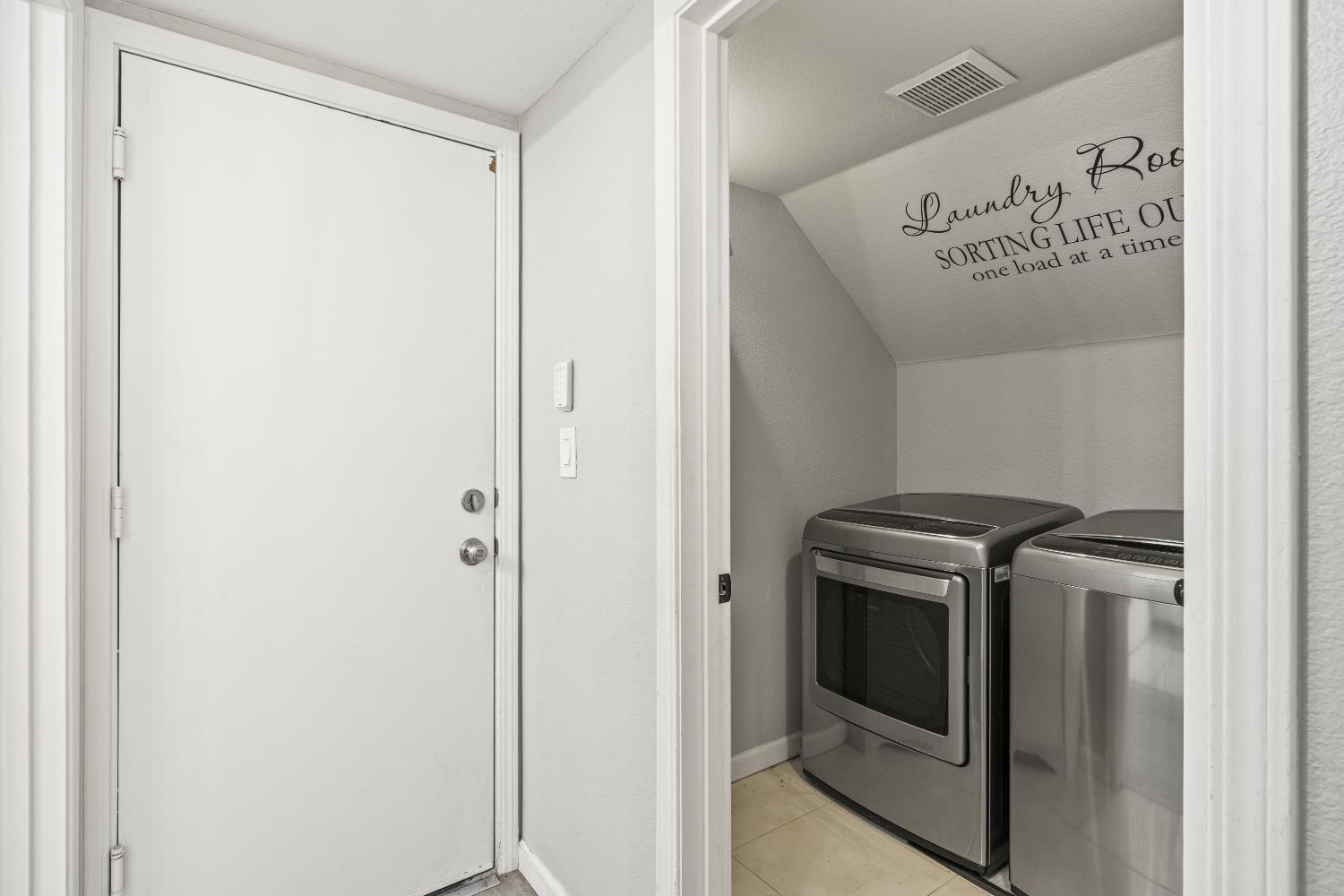 Detail Gallery Image 19 of 40 For 8932 Gemwood Way, Elk Grove,  CA 95758 - 3 Beds | 2/1 Baths