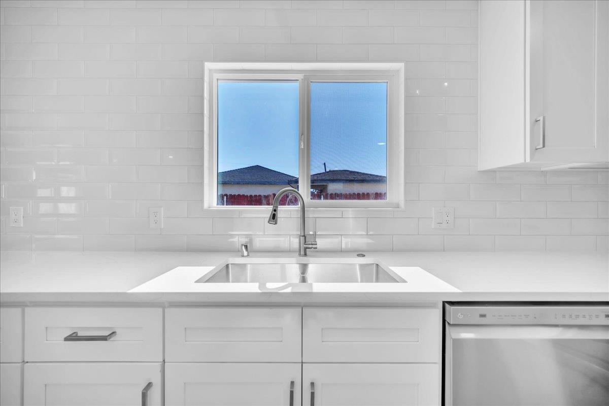 Detail Gallery Image 12 of 36 For 3125 Gladys Ave, West Sacramento,  CA 95691 - 2 Beds | 3/1 Baths