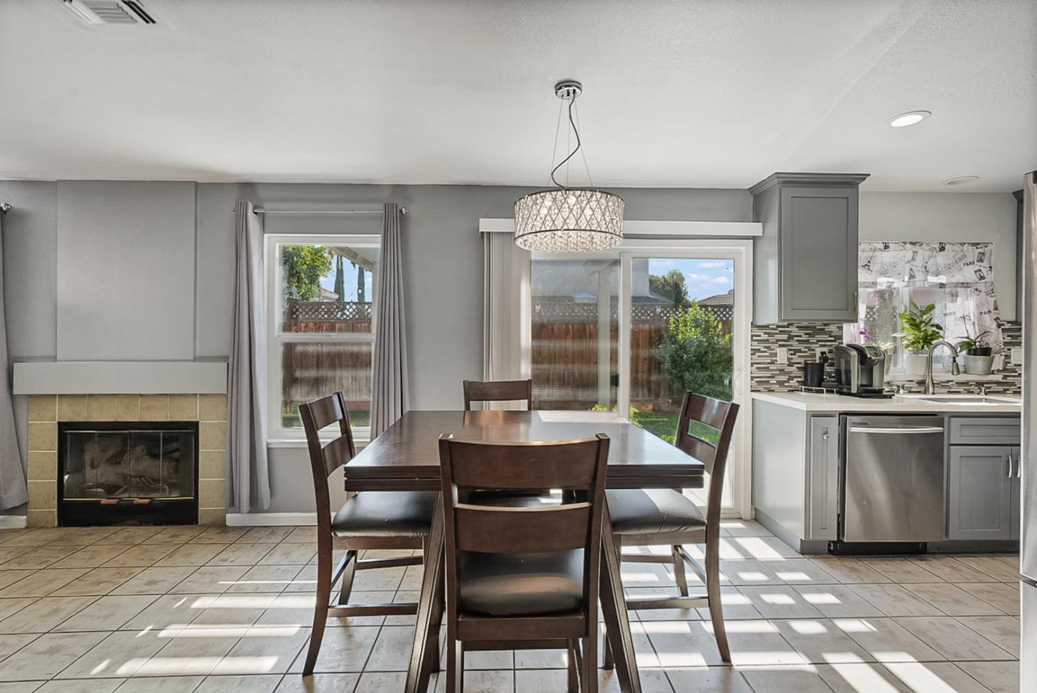 Detail Gallery Image 5 of 23 For 1050 Zion Ct, Tracy,  CA 95376 - 4 Beds | 2/1 Baths