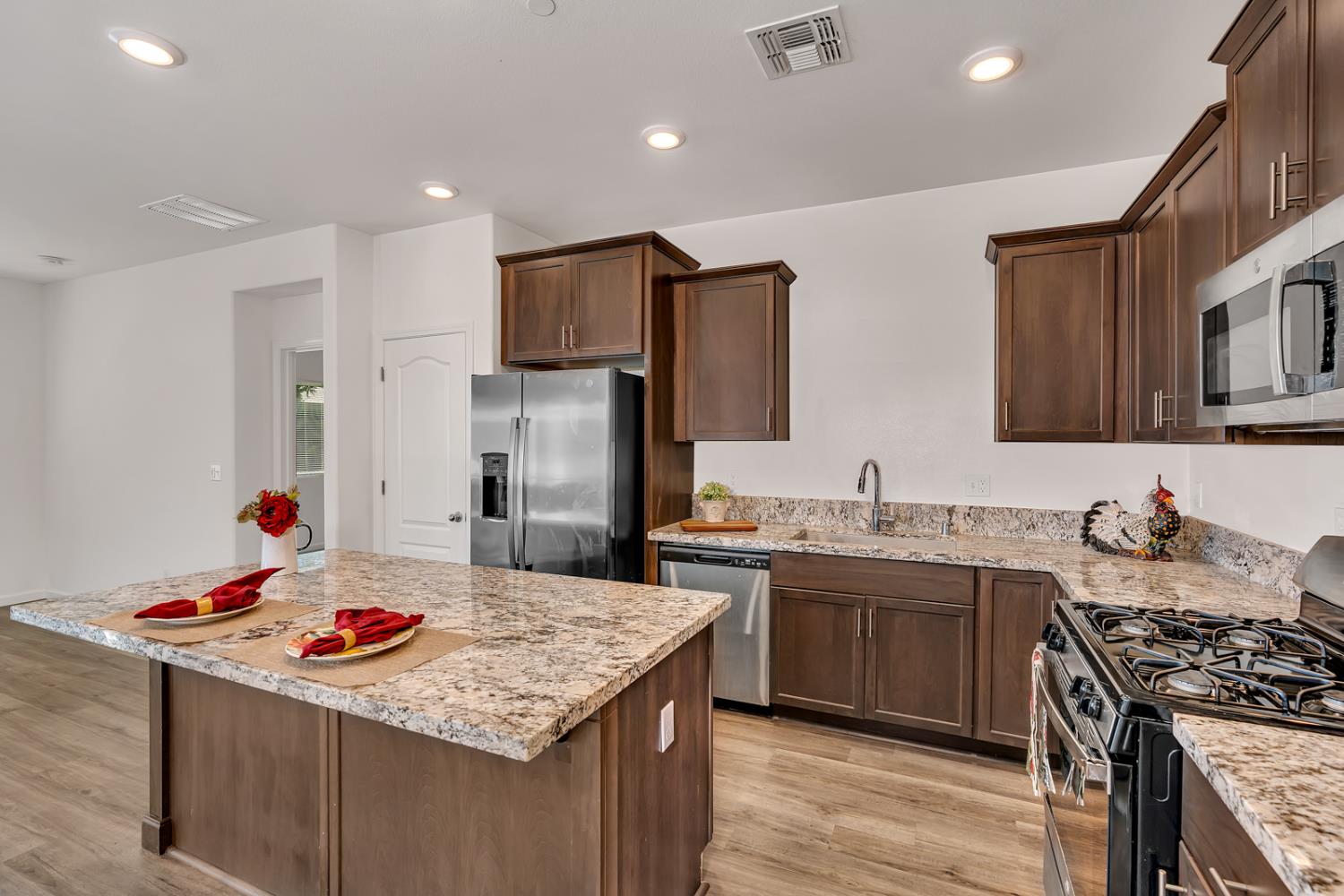 Detail Gallery Image 6 of 37 For 4218 Candle Ct, Merced,  CA 95348 - 4 Beds | 2 Baths
