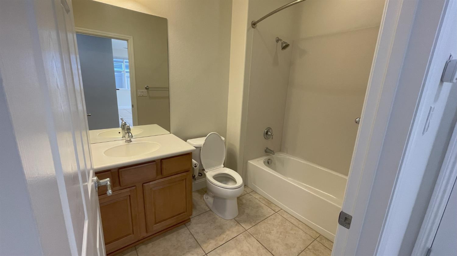 Detail Gallery Image 19 of 29 For 2367 Bellchase Ln, Manteca,  CA 95336 - 2 Beds | 2 Baths